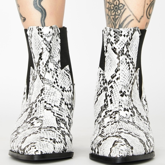 Size 6 Pointed Toe Faux Snakeskin Ankle Boots NIB - Picture 2 of 16
